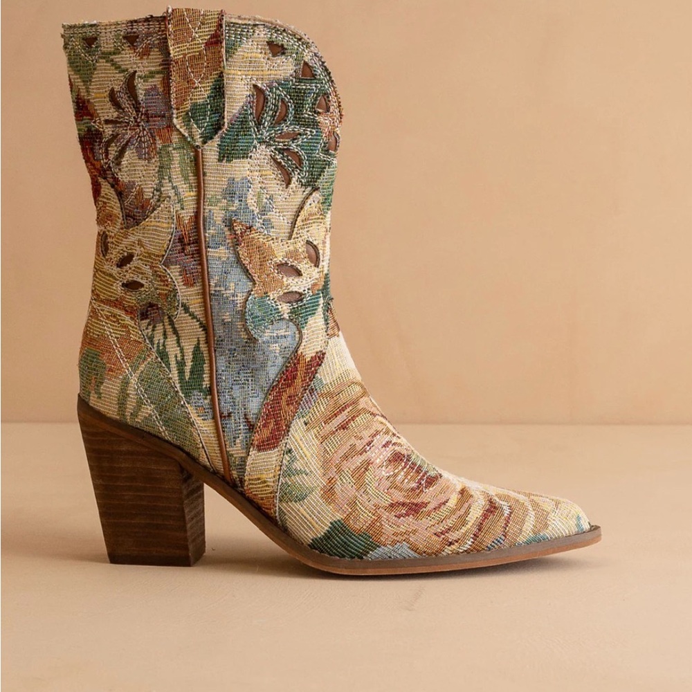 NWT “The Viral Vintage” Oasis Society Sorrel Boot